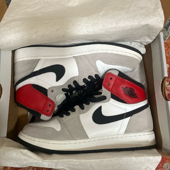 Jordan 1 - Retro High (GS) - Youth size 6.5Y - Picture 10 of 12